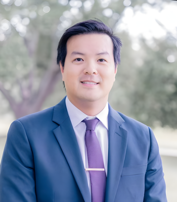 Portrait of Thang Nguyen, Realtor ®.